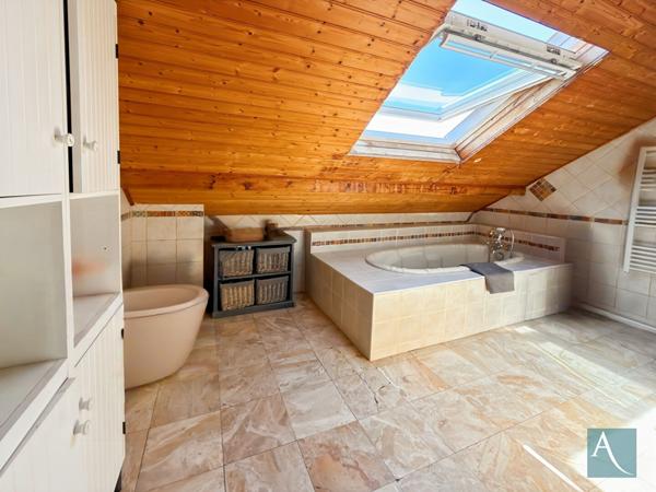 Rare à Grigny Village : L'élégance d'une Meulière entièrement rénovée - 4 chambres, jardin & terrasse