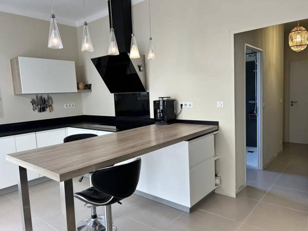 Alleins , comme un LOFT , jardin, grand garage - remise proche Golf Pont Royal