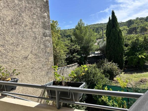 Alleins , comme un LOFT , jardin, grand garage - remise proche Golf Pont Royal