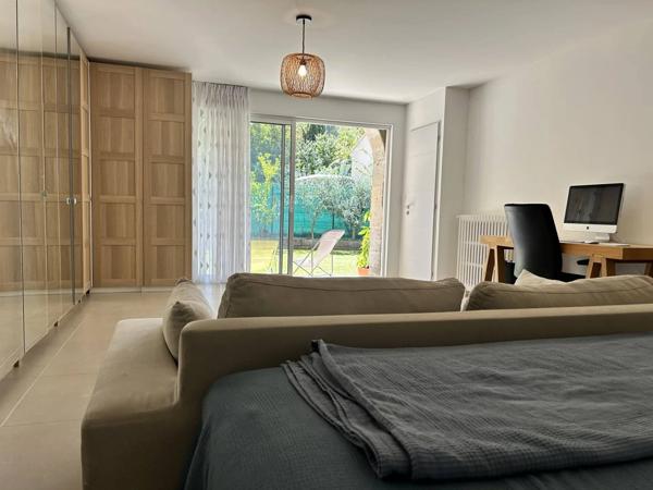 Alleins , comme un LOFT , jardin, grand garage - remise proche Golf Pont Royal