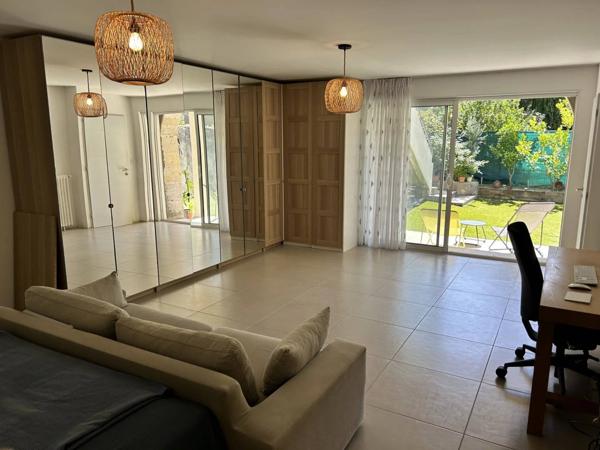 Alleins , comme un LOFT , jardin, grand garage - remise proche Golf Pont Royal