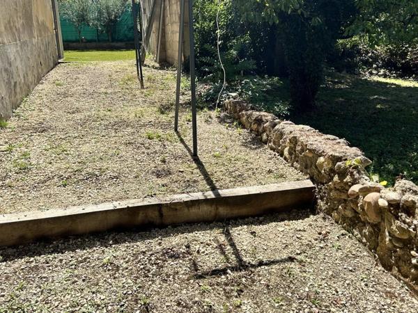 Alleins , comme un LOFT , jardin, grand garage - remise proche Golf Pont Royal