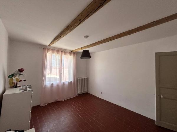 Alleins , comme un LOFT , jardin, grand garage - remise proche Golf Pont Royal