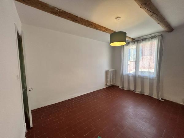 Alleins , comme un LOFT , jardin, grand garage - remise proche Golf Pont Royal