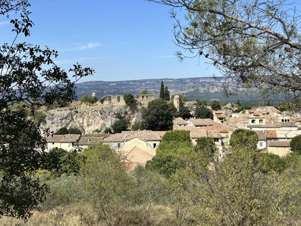 Alleins , comme un LOFT , jardin, grand garage - remise proche Golf Pont Royal