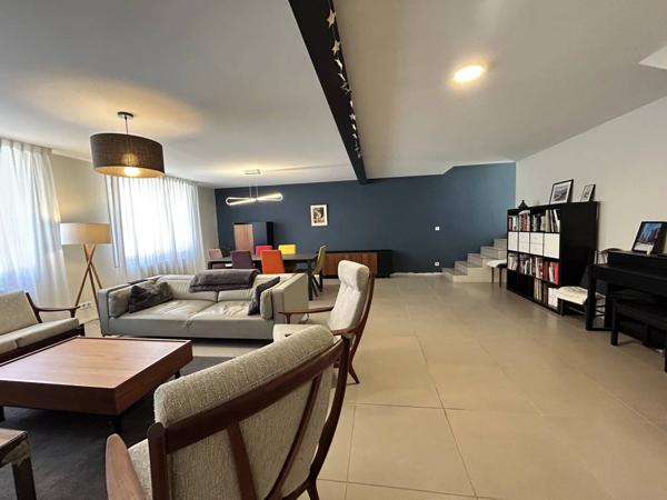Alleins , comme un LOFT , jardin, grand garage - remise proche Golf Pont Royal