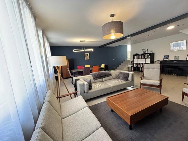 Alleins , comme un LOFT , jardin, grand garage - remise proche Golf Pont Royal