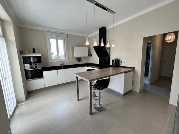 Alleins , comme un LOFT , jardin, grand garage - remise proche Golf Pont Royal