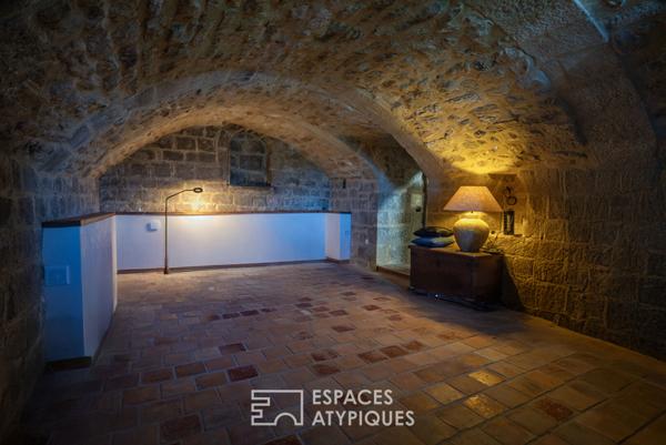 Château rénové avec chambres d’hôtes, jardins en terrasses et vaste vue dominante