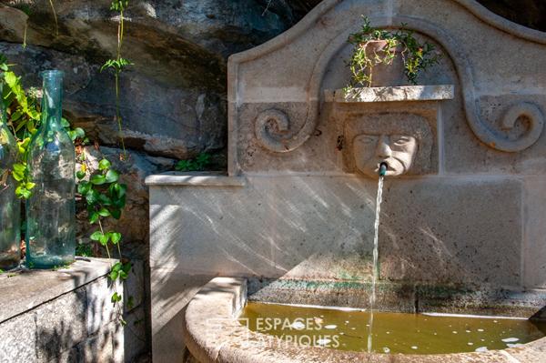 Château rénové avec chambres d’hôtes, jardins en terrasses et vaste vue dominante