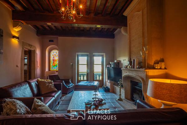 Château rénové avec chambres d’hôtes, jardins en terrasses et vaste vue dominante