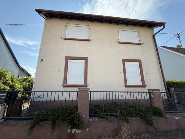 Maison d'environ 90 m² sur un terrain de 5,6 ares avec dépendances