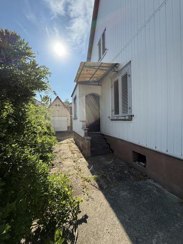 Maison d'environ 90 m² sur un terrain de 5,6 ares avec dépendances