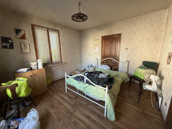 Maison d'environ 90 m² sur un terrain de 5,6 ares avec dépendances