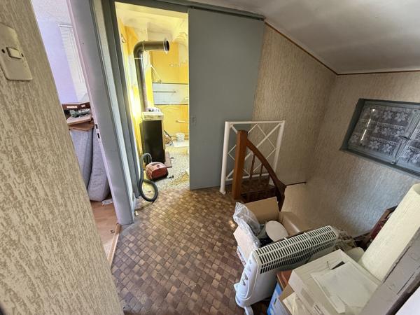 Maison d'environ 90 m² sur un terrain de 5,6 ares avec dépendances
