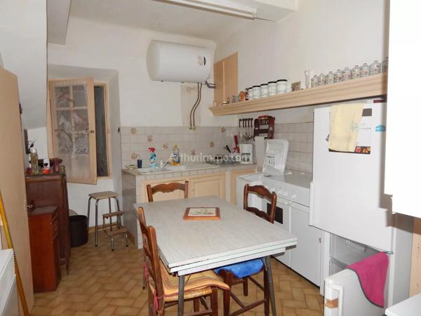 Vente                                                      Maison de village
                        
                     4 pièces                      90 m2                     à Salernes