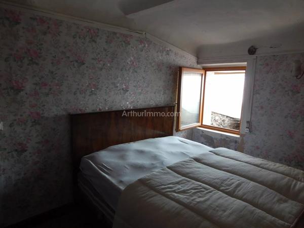 Vente                                                      Maison de village
                        
                     4 pièces                      90 m2                     à Salernes