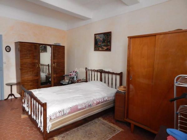 Vente                                                      Maison de village
                        
                     4 pièces                      90 m2                     à Salernes