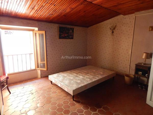 Vente                                                      Maison de village
                        
                     4 pièces                      90 m2                     à Salernes