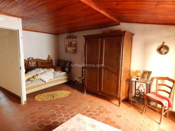 Vente                                                      Maison de village
                        
                     4 pièces                      90 m2                     à Salernes