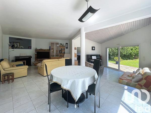 Maison 6 pièces de 155 m² à Dompierre-sur-Mer (17139)