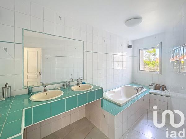 Maison 6 pièces de 155 m² à Dompierre-sur-Mer (17139)