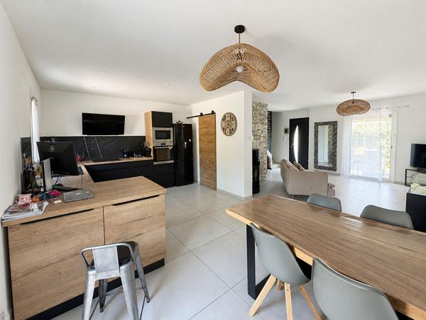 BOUC-BEL-AIR  MAISON T4 ENTIÈREMENT RÉNOVÉE AVEC GARAGE ET EXTÉRIEURS