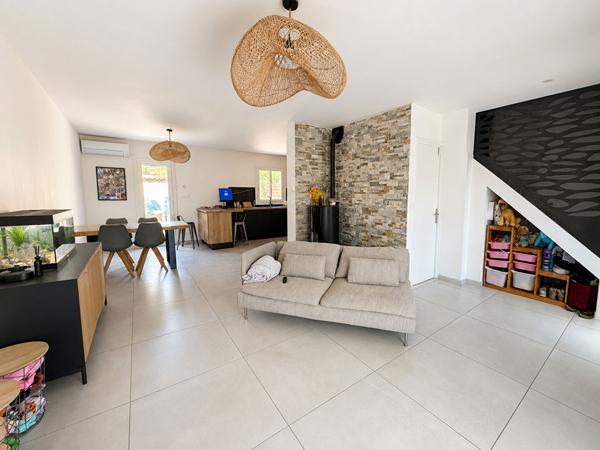 BOUC-BEL-AIR  MAISON T4 ENTIÈREMENT RÉNOVÉE AVEC GARAGE ET EXTÉRIEURS