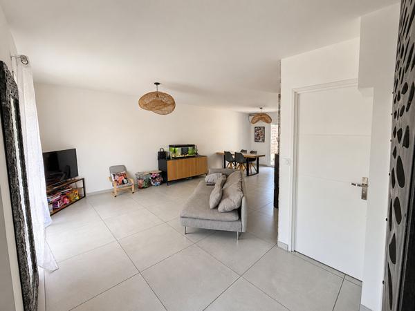 BOUC-BEL-AIR  MAISON T4 ENTIÈREMENT RÉNOVÉE AVEC GARAGE ET EXTÉRIEURS