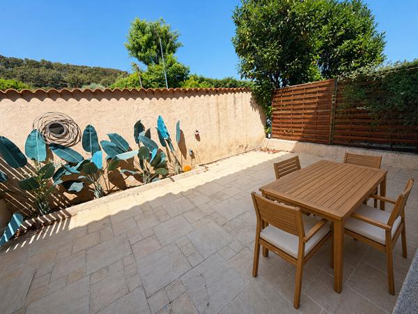BOUC-BEL-AIR  MAISON T4 ENTIÈREMENT RÉNOVÉE AVEC GARAGE ET EXTÉRIEURS