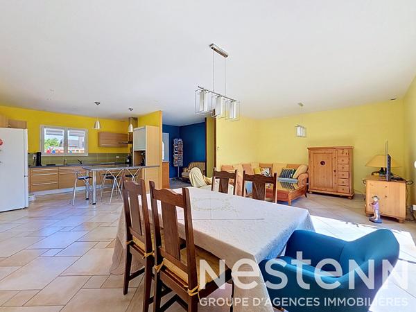 SAINT LAURENT DE MURE secteur Centre bourg - Maison individuelle plain pied de 2008 de 102 m² + garage de 40 m² sur terrain de 810 m²