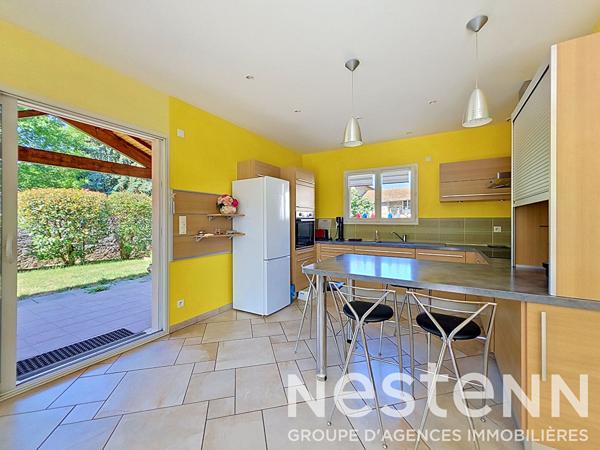 SAINT LAURENT DE MURE secteur Centre bourg - Maison individuelle plain pied de 2008 de 102 m² + garage de 40 m² sur terrain de 810 m²