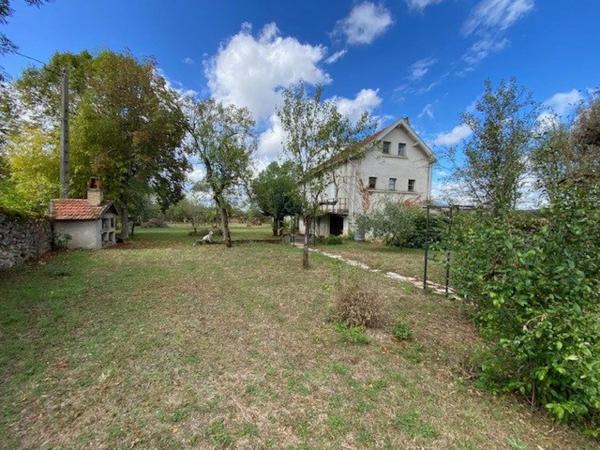 Maison de 104 m² à RESTAURER à Villeneuve d'AVEYRON avec 75 m² de dépendance