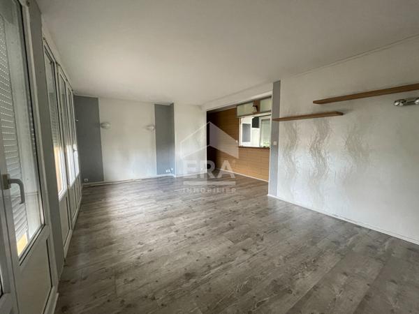 À CHAUNY , LUMINEUX ET SPACIEUX APPARTEMENT T3