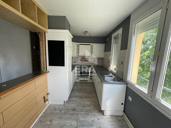 À CHAUNY , LUMINEUX ET SPACIEUX APPARTEMENT T3