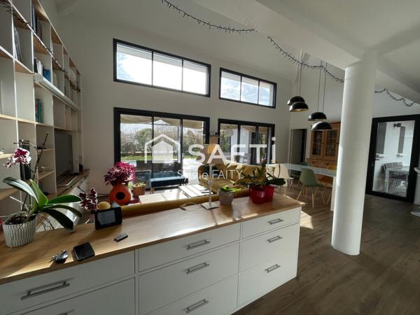 Maison contemporaine - 4 chambres - 3 salle d'eau - garage/atelier - piscine