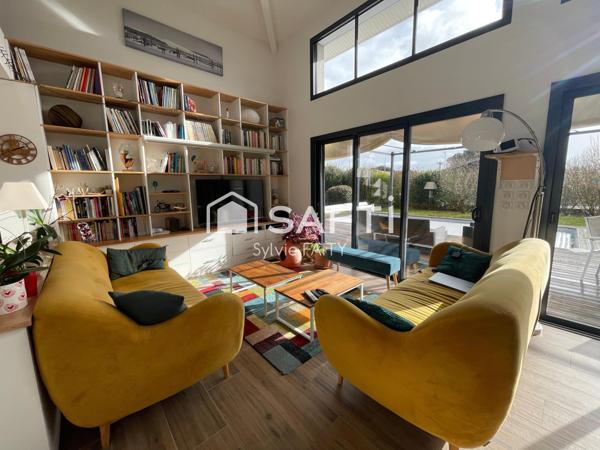 Maison contemporaine - 4 chambres - 3 salle d'eau - garage/atelier - piscine