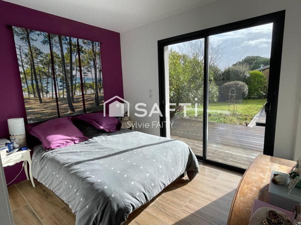 Maison contemporaine - 4 chambres - 3 salle d'eau - garage/atelier - piscine