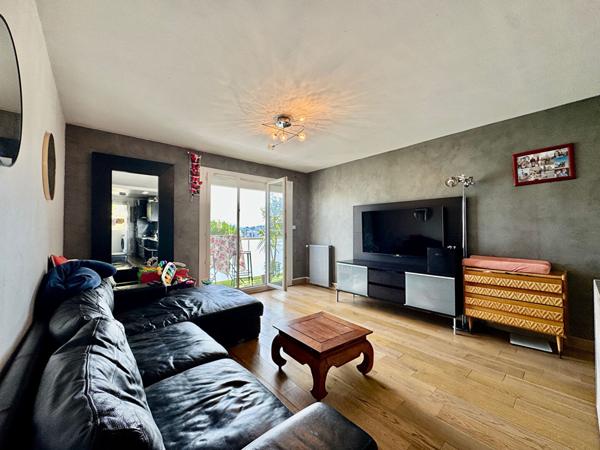 Les Faïenciers 13011 Appartement type 3 avec terrasse et cave