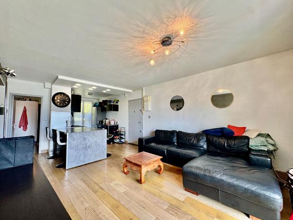 Les Faïenciers 13011 Appartement type 3 avec terrasse et cave