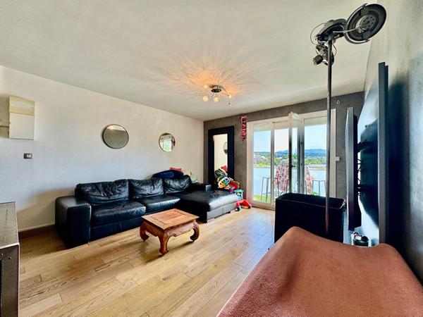 Les Faïenciers 13011 Appartement type 3 avec terrasse et cave