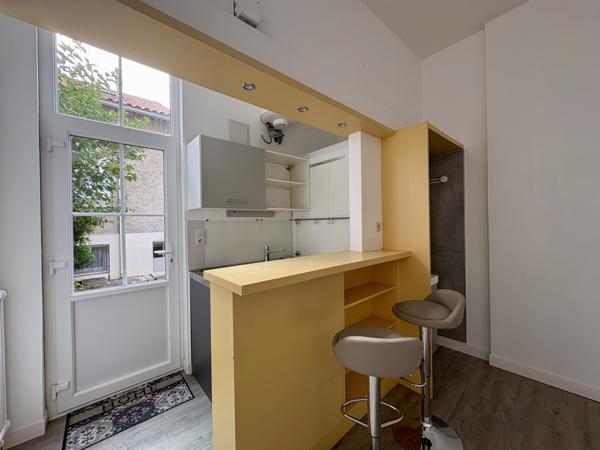Studio (toutes charges incluses) - BAS DU CENTRE VILLE Poitiers (86000)
