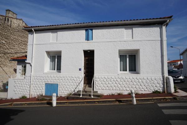 Maison à vendre à Royan - 4 pièces, 3 chambres, proche de la mer