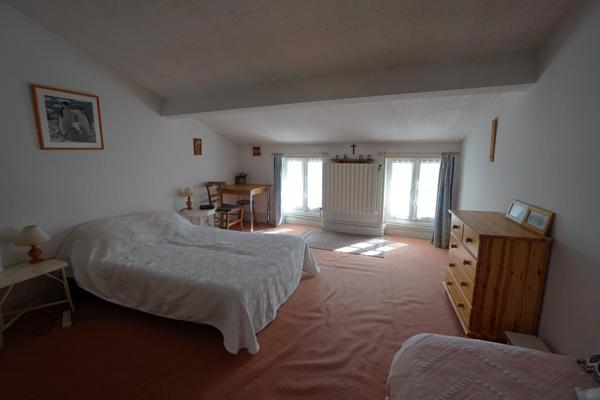 Maison à vendre à Royan - 4 pièces, 3 chambres, proche de la mer