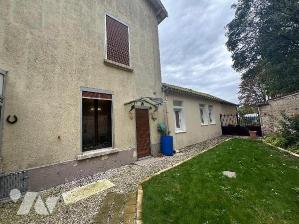 Appartement de 180m² et 107m² loi Carrez (Duplex) avec jardin, situé sur la commune de Bétheniv...