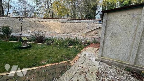 Appartement de 180m² et 107m² loi Carrez (Duplex) avec jardin, situé sur la commune de Bétheniv...