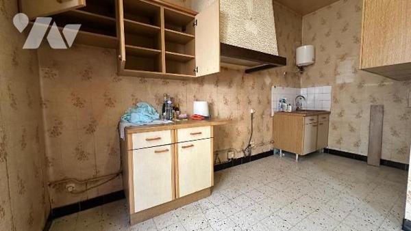 Appartement de 180m² et 107m² loi Carrez (Duplex) avec jardin, situé sur la commune de Bétheniv...