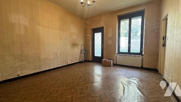 Appartement de 180m² et 107m² loi Carrez (Duplex) avec jardin, situé sur la commune de Bétheniv...