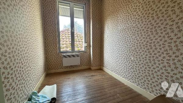 Appartement de 180m² et 107m² loi Carrez (Duplex) avec jardin, situé sur la commune de Bétheniv...