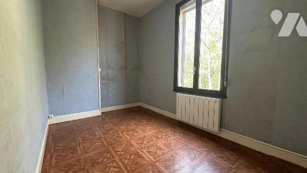 Appartement de 180m² et 107m² loi Carrez (Duplex) avec jardin, situé sur la commune de Bétheniv...